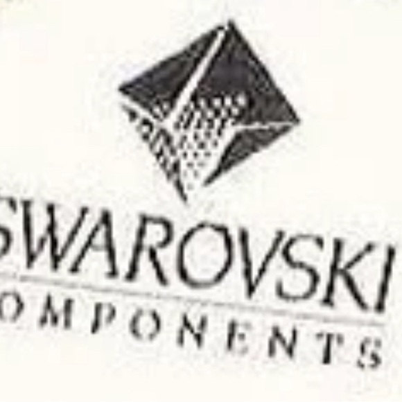 Swarovski Element Intricate Crystal Silver Ring - Picture 10 of 10